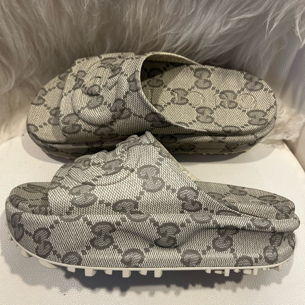 Gucci Women's Gray Slides Platform Sandals 38 or 7.5 NEW WITHOUT TAG/box